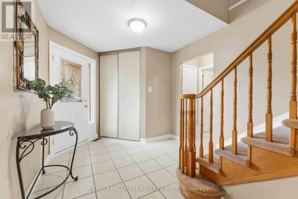 2053 Rolling Brook Drive, Ottawa, ON K1W1C9 Photo 3