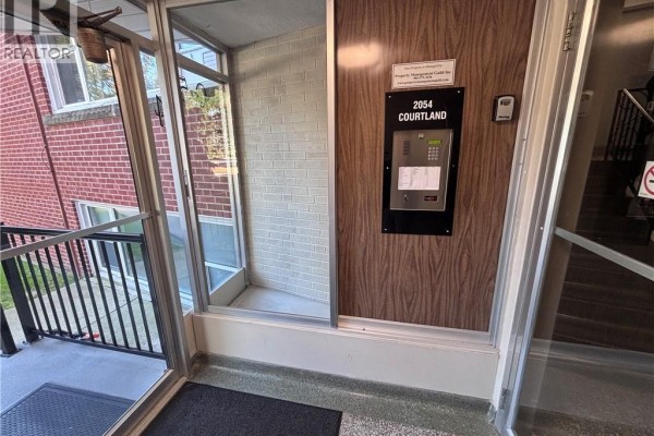 4pc Bathroom - 2054 Courtland Drive Unit# 404, Burlington, ON L7R1R8 Photo 3