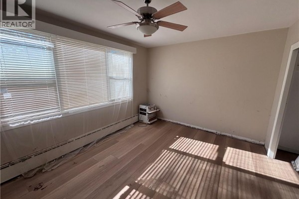 Living room - 2054 Courtland Drive Unit# 404, Burlington, ON L7R1R8 Photo 5