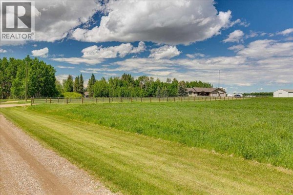 4pc Bathroom - 2054 Township Road 342 Township, Rural Red Deer County, AB T0M0K0 Photo 3