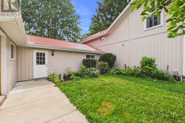 Sunroom - 2055 Princess Street S, Howick, ON N0G1X0 Photo 5