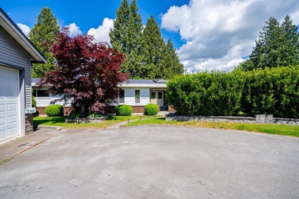 20571 46a Avenue, Langley, BC V3A3J7 Photo 4