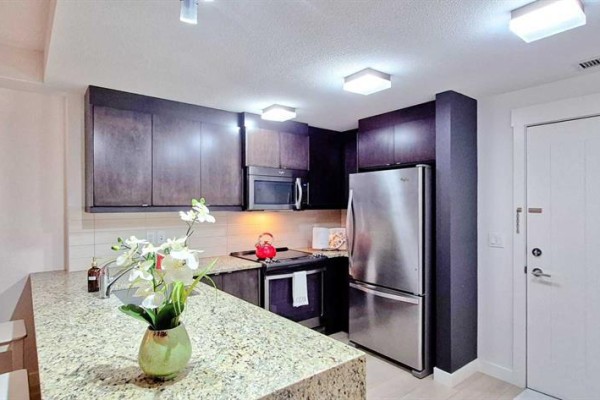 Bedroom - 206, 15 Aspenmont Heights Sw, Calgary, AB T3H0E3 Photo 4