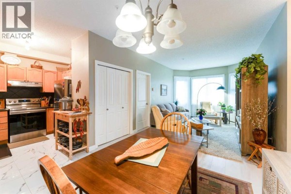 Kitchen - 206, 8 Prestwick Pond Terrace Se, Calgary, AB T2Z4P3 Photo 4