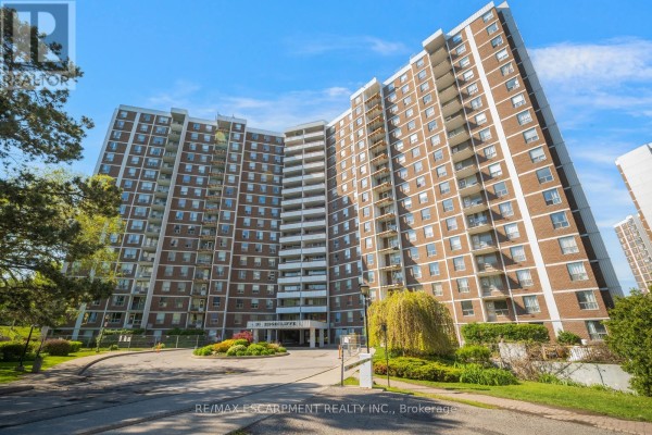 Kitchen - 206 - 10 Edgecliff Golfway, Toronto, ON M3C3A3 Photo 3