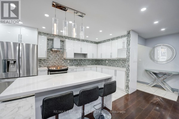 Primary Bedroom - 206 - 10 Edgecliff Golfway, Toronto, ON M3C3A3 Photo 4