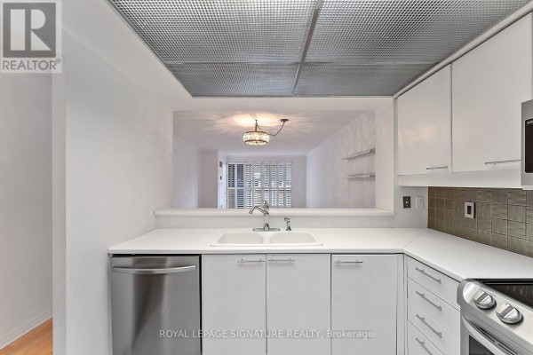 Primary Bedroom - 206 - 18 Hollywood Avenue, Toronto, ON M2N6P5 Photo 5