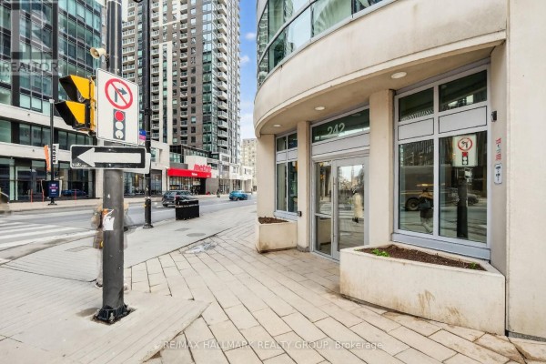 Den - 206 - 242 Rideau Street, Ottawa, ON K1N0B7 Photo 2