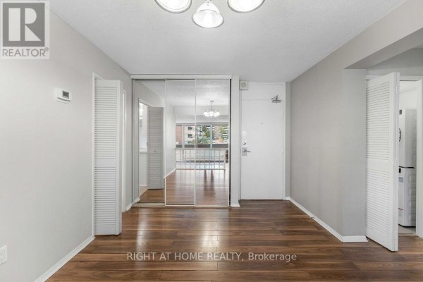 Laundry room - 206 - 270 Scarlett Road, Toronto, ON M6N4X7 Photo 5