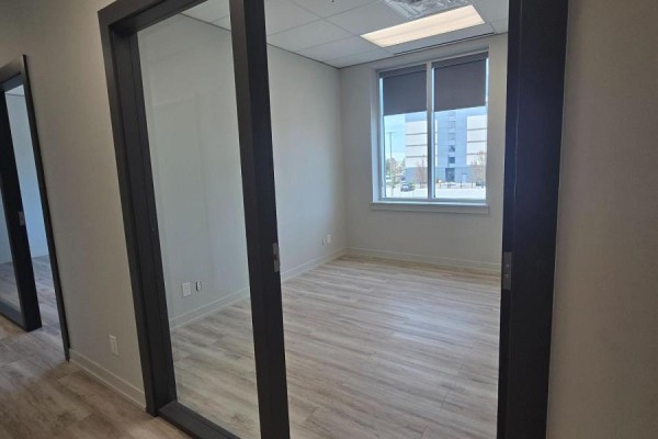 206 - 2800 High Point Drive, Milton, ON L9T6P4 Photo 5