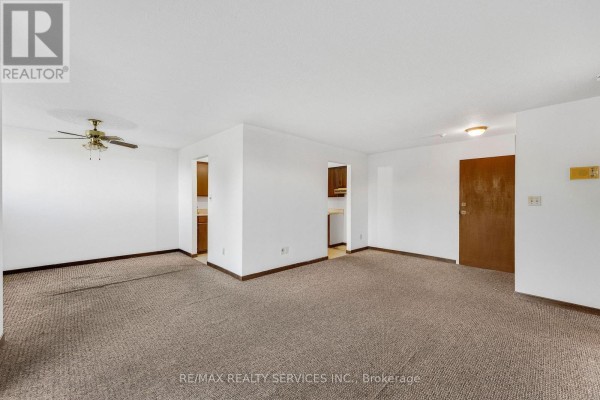 Living room - 206 - 4218 Portage Road, Niagara Falls, ON L2E6A4 Photo 3