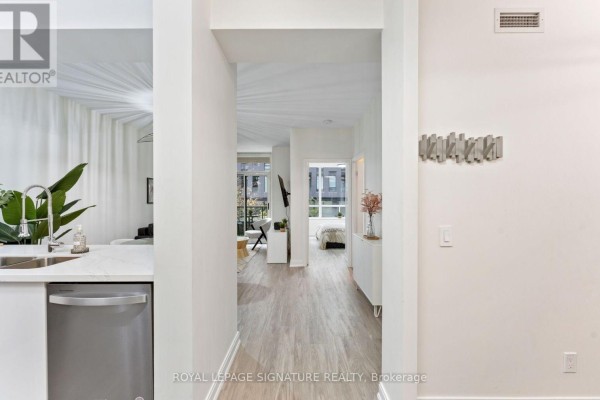 Living room - 206 - 88 Broadway Avenue, Toronto, ON M4P0A5 Photo 2