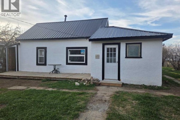 4pc Bathroom - 206 1 Avenue E, Foremost, AB T0K0X0 Photo 3