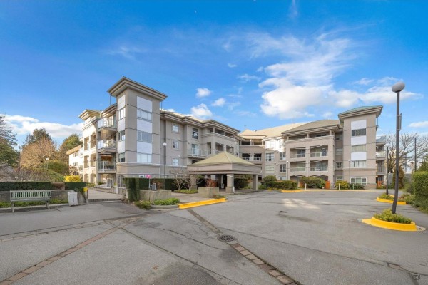 206 10533 University Drive, Surrey, BC, photo 2