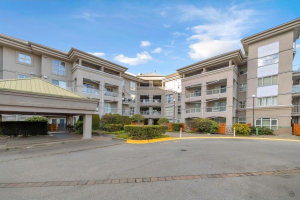 206 10533 University Drive, Surrey, BC, photo 3
