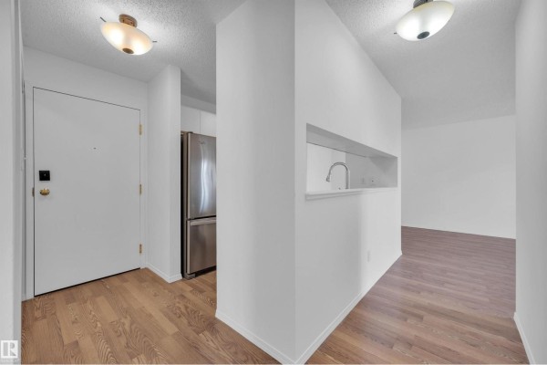 Kitchen - #206 11620 9a Av Nw, Edmonton, AB T6J7B4 Photo 3