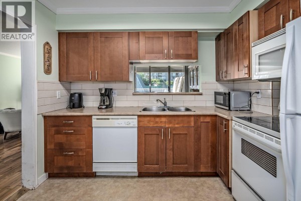 206 1180 Pinetree Way, Coquitlam, BC V3B7L2 Photo 5