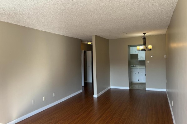 206 1285 Martin Street, White Rock, BC V4B3W4 Photo 2
