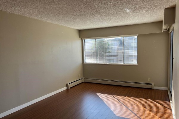 206 1285 Martin Street, White Rock, BC V4B3W4 Photo 4