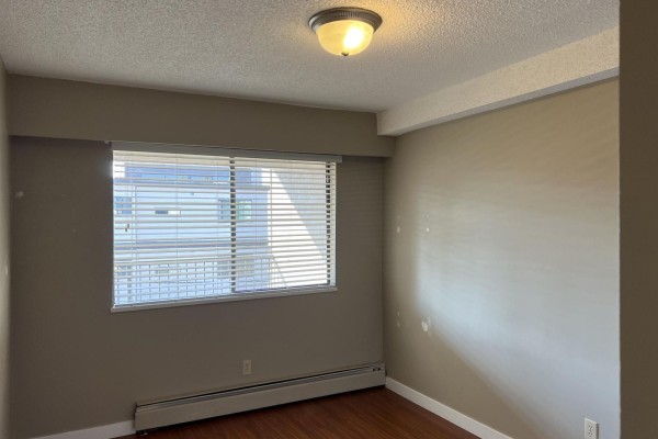 206 1285 Martin Street, White Rock, BC V4B3W4 Photo 5