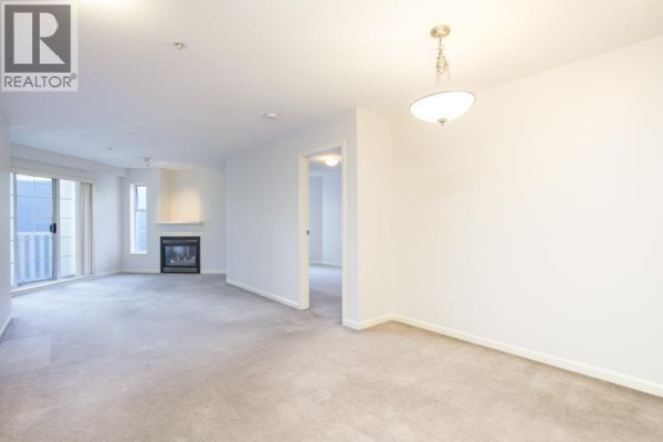 206 137 E 1st Street, North Vancouver, BC V7L1B2 Photo 4