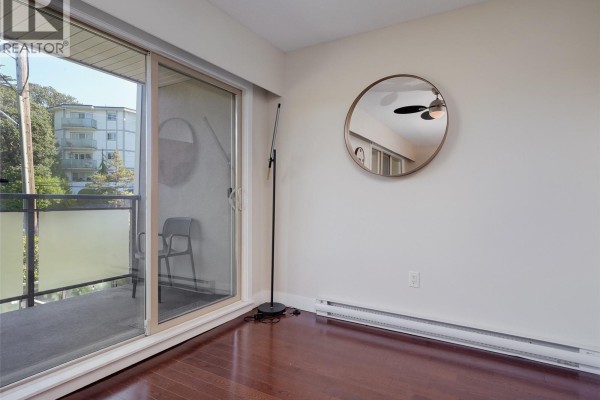Bedroom - 206 1545 Pandora Ave, Victoria, BC V8R6R1 Photo 4