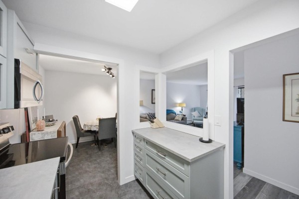 206 1555 Fir Street, White Rock, BC V4B4B6 Photo 5