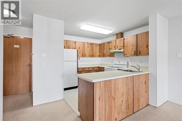 Living room/Dining room - 206 1745 Leighton Rd, Victoria, BC V8R6R6 Photo 4