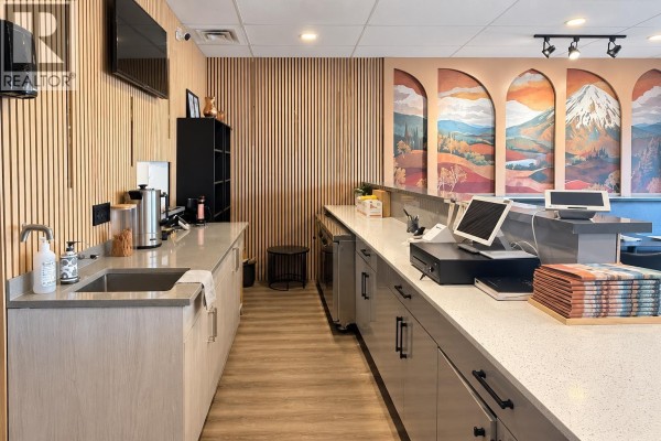 206 2748 Lougheed Highway, Port Coquitlam, BC V3B6P2 Photo 3
