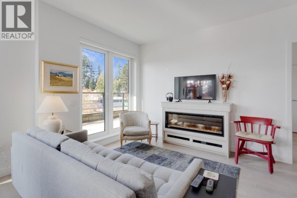 206 3220 Connaught Crescent, North Vancouver, BC V7R0A5 Photo 5