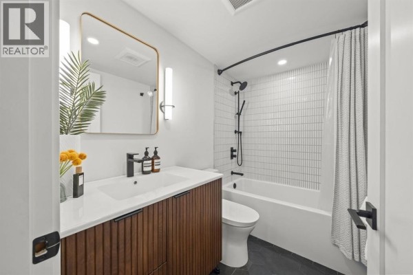 206 327 W 2nd Street, North Vancouver, BC V7M1E2 Photo 5