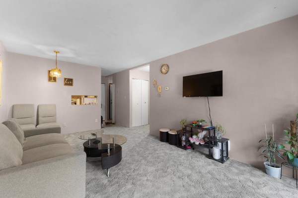 206 32733 E Broadway Street, Abbotsford, BC V2T4M9 Photo 3