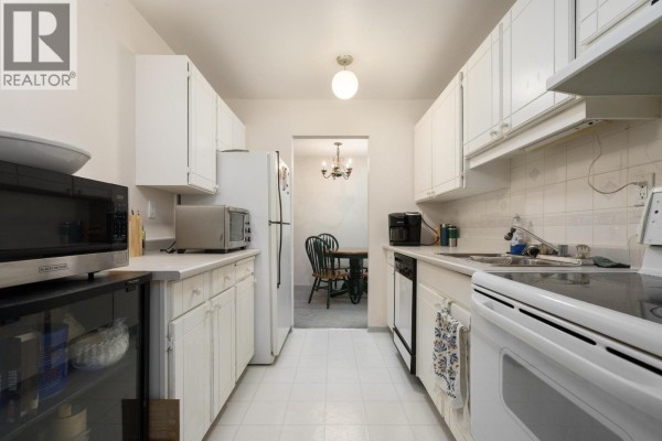 206 3451 Springfield Drive, Richmond, BC V7E1Z2 Photo 2