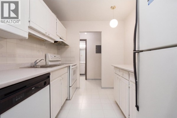 206 3451 Springfield Drive, Richmond, BC V7E1Z2 Photo 3