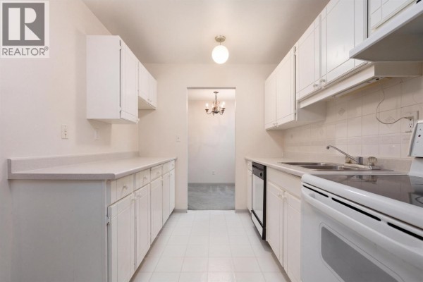 206 3451 Springfield Drive, Richmond, BC V7E1Z2 Photo 4