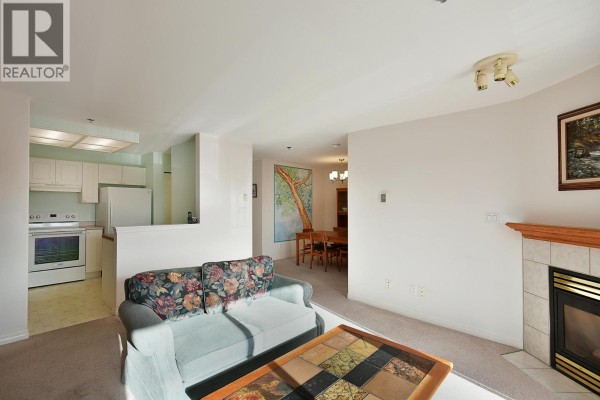 206 5711 Mermaid Street, Sechelt, BC V7Z0J6 Photo 4