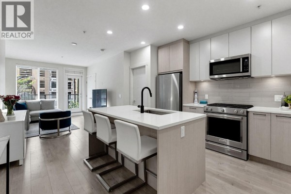 206 707 Como Lake Avenue, Coquitlam, BC V3J0J5 Photo 4