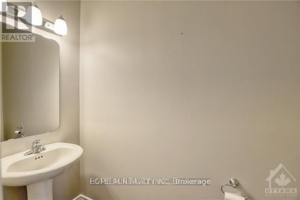 Bathroom - 206 Broxburn Crescent, Ottawa, ON K2J0N7 Photo 5
