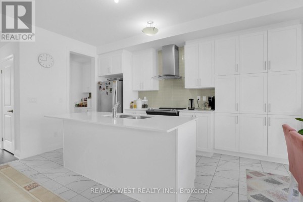 206 Dog Wood Boulevard, East Gwillimbury, ON, photo 2