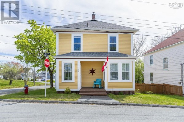 Kitchen - 206 Fox Street, Lunenburg, NS B0J2C0 Photo 2