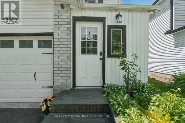206 Hickling Trail, Barrie, ON, photo 2