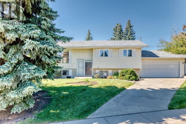 Living room - 206 Huntham Place Ne, Calgary, AB T2K4G6 Photo 2
