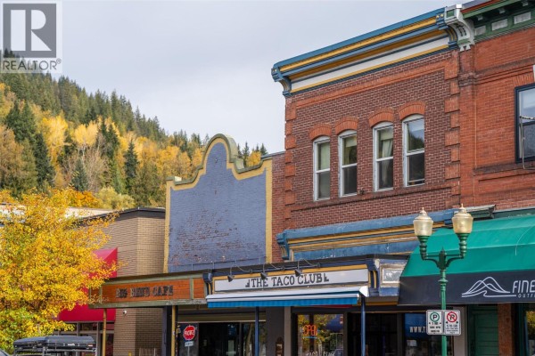 206 Mackenzie Avenue, Revelstoke, BC V0E2S0 Photo 4