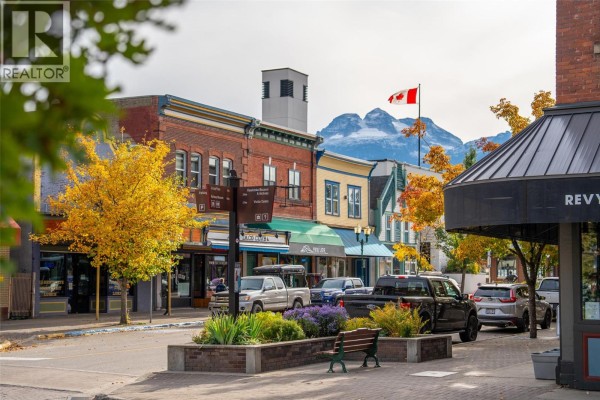 206 Mackenzie Avenue, Revelstoke, BC V0E2S0 Photo 5