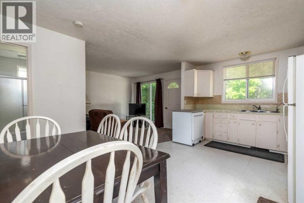 Kitchen - 206 Main Street, Lashburn, SK S0M1H0 Photo 2