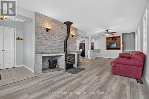 Dining room - 206 On-141 Highway, Huntsville, ON P0B1M0 Photo 4