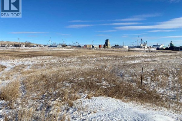 206 Railway Street, Pincher Station, AB T0K1W0 Photo 2