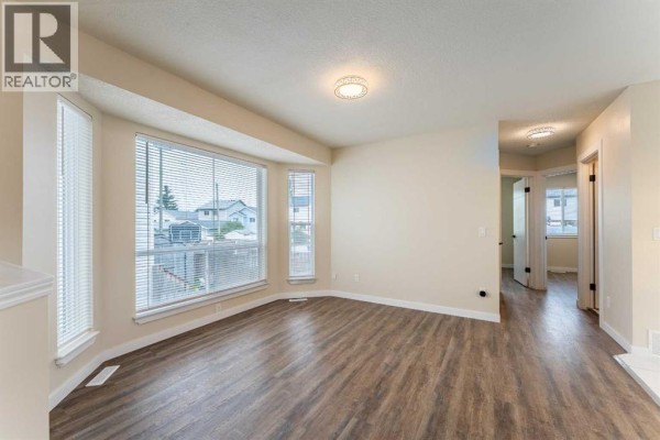 Dining room - 206 Saratoga Close Ne, Calgary, AB T1Y7A1 Photo 4