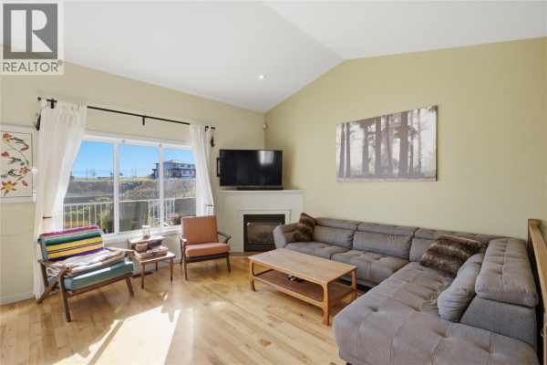Full bathroom - 2060 Grasslands Boulevard, Kamloops, BC V2B0A6 Photo 4
