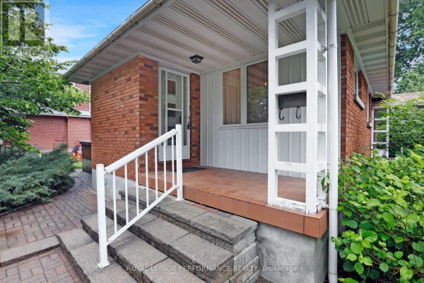 Office - 2061 Fairbanks Avenue, Ottawa, ON K1H5Y9 Photo 4